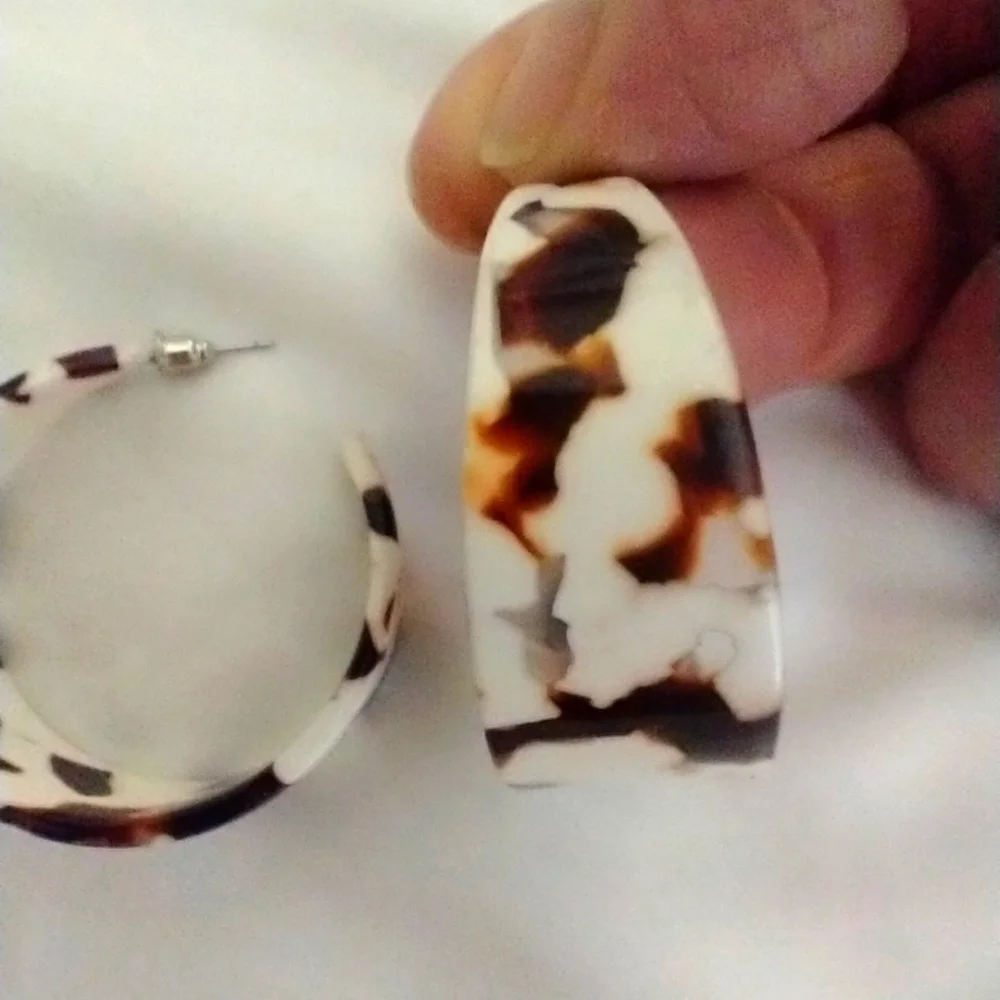 Earrings - Picture 1 of 2
